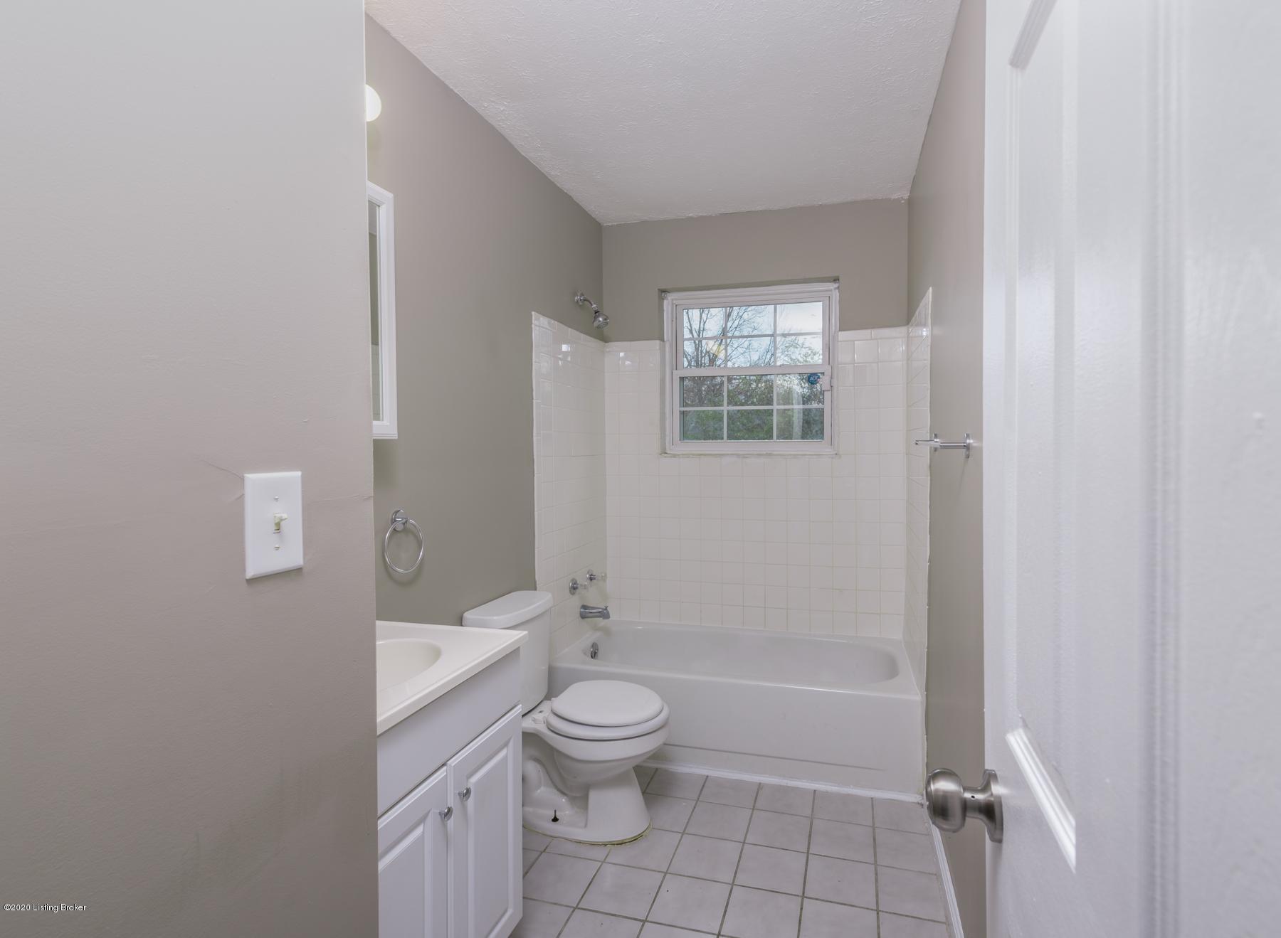 2487 Lake Road Radcliff, KY 40160 - Photo 22 of 30 022