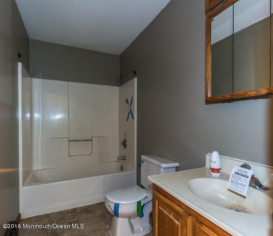 11 Bovanko Road Cream Ridge, NJ 08514 - Photo 15 of 22 Hallway bath