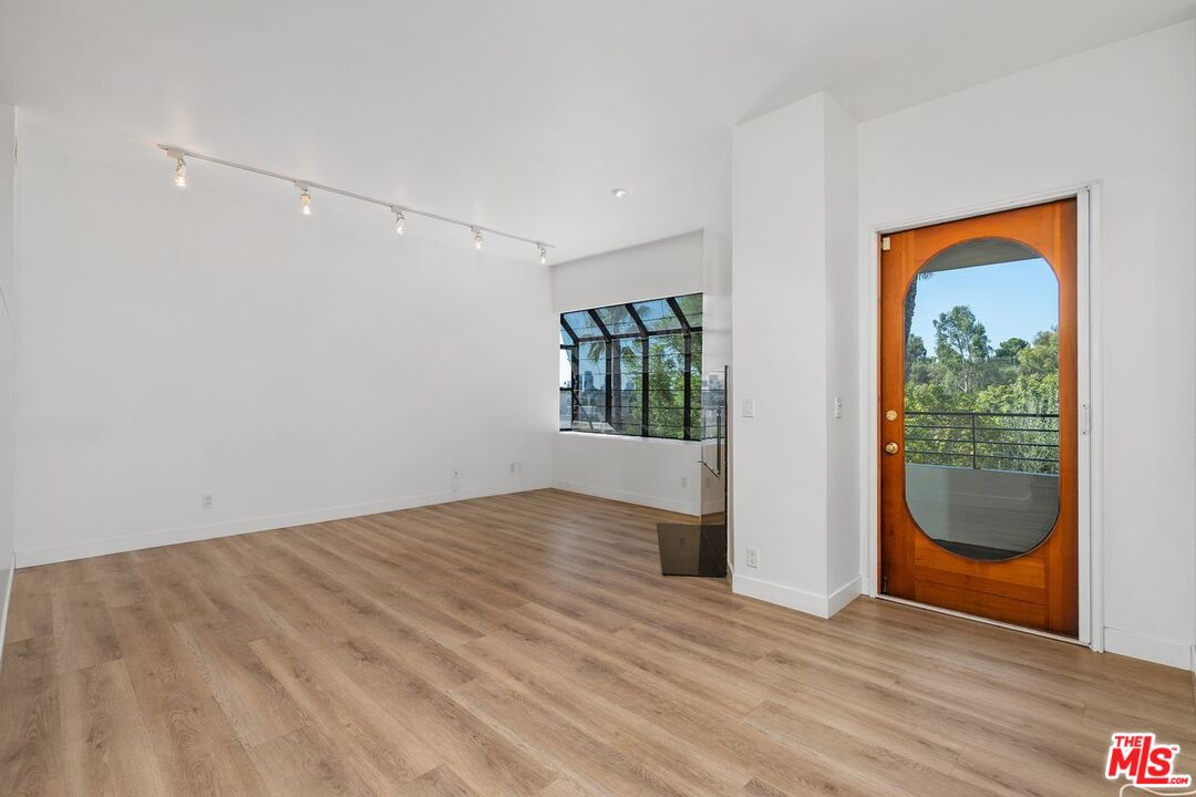 3023 Berkeley Avenue, Unit 8 Los Angeles, CA 90026 - Photo 11 of 38