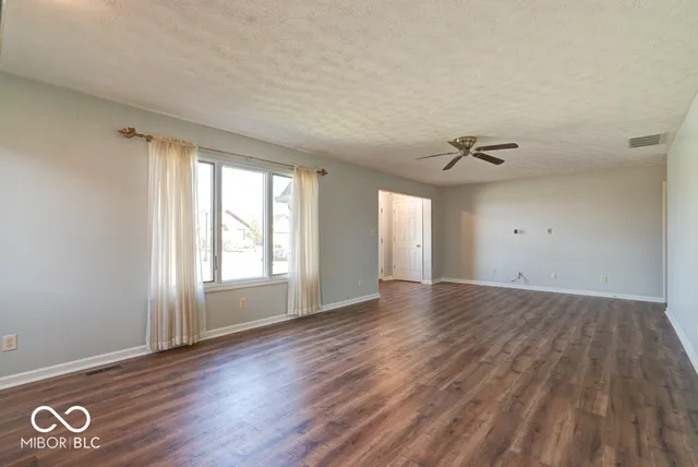 $330,000 | 1031 Woodridge Street, Brownsburg, IN 46112