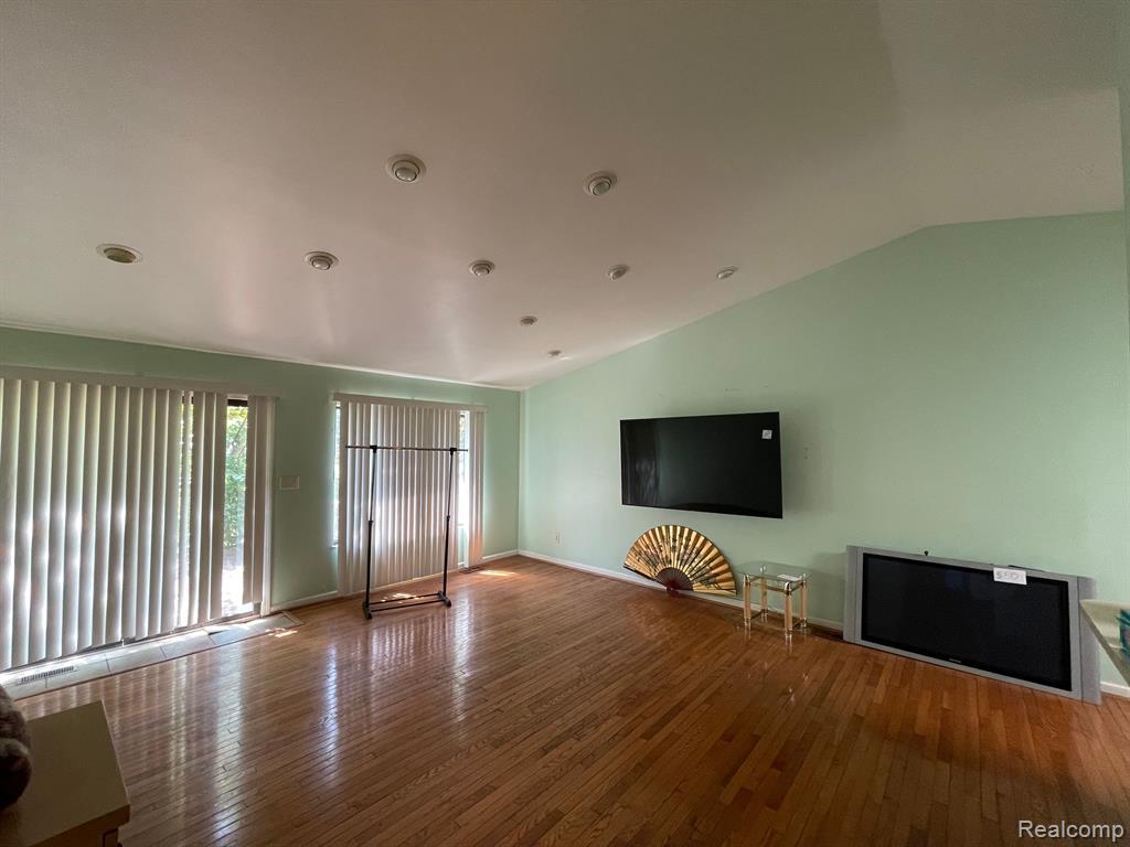 29721 Farmington Road Farmington Hills, MI 48331 - Photo 5 of 40