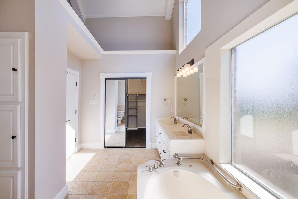 11507 Clipper Circle Frisco, TX 75036 - Photo 22 of 40 a bathroom with a tub sink and mirror