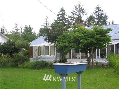 527 Chilvers Road Chehalis, WA 98532 - Photo 1 of 1 a front view of a house with garden and trees