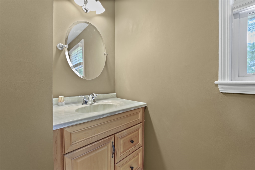 8 Walker Road Franklin, MA 02038 - Photo 21 of 40