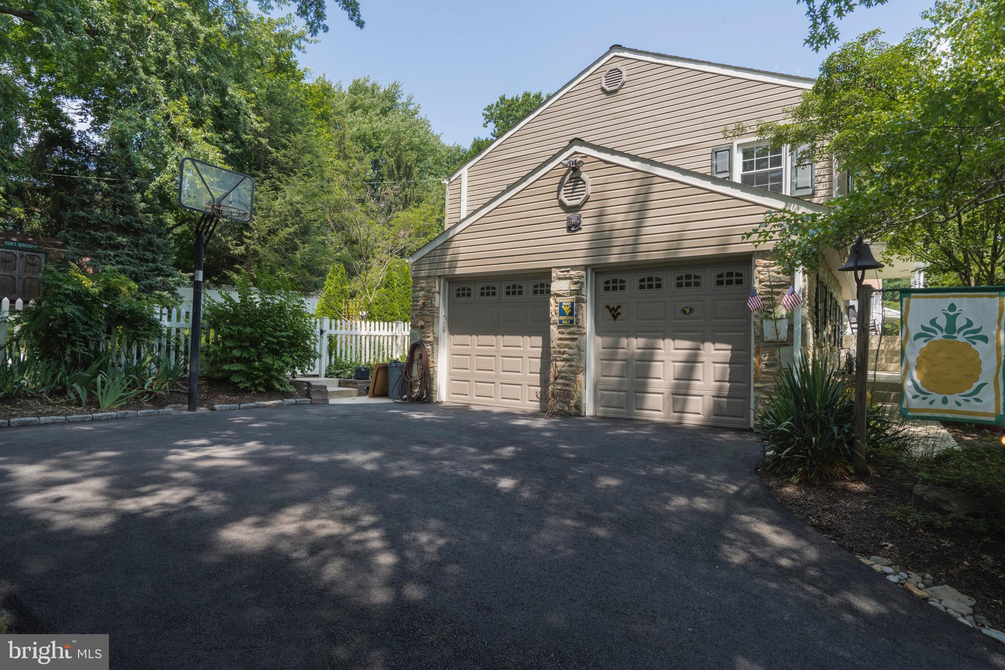3272 Oak Road Huntingdon Valley, PA 19006 - Photo 4 of 61 Gallery Image 4