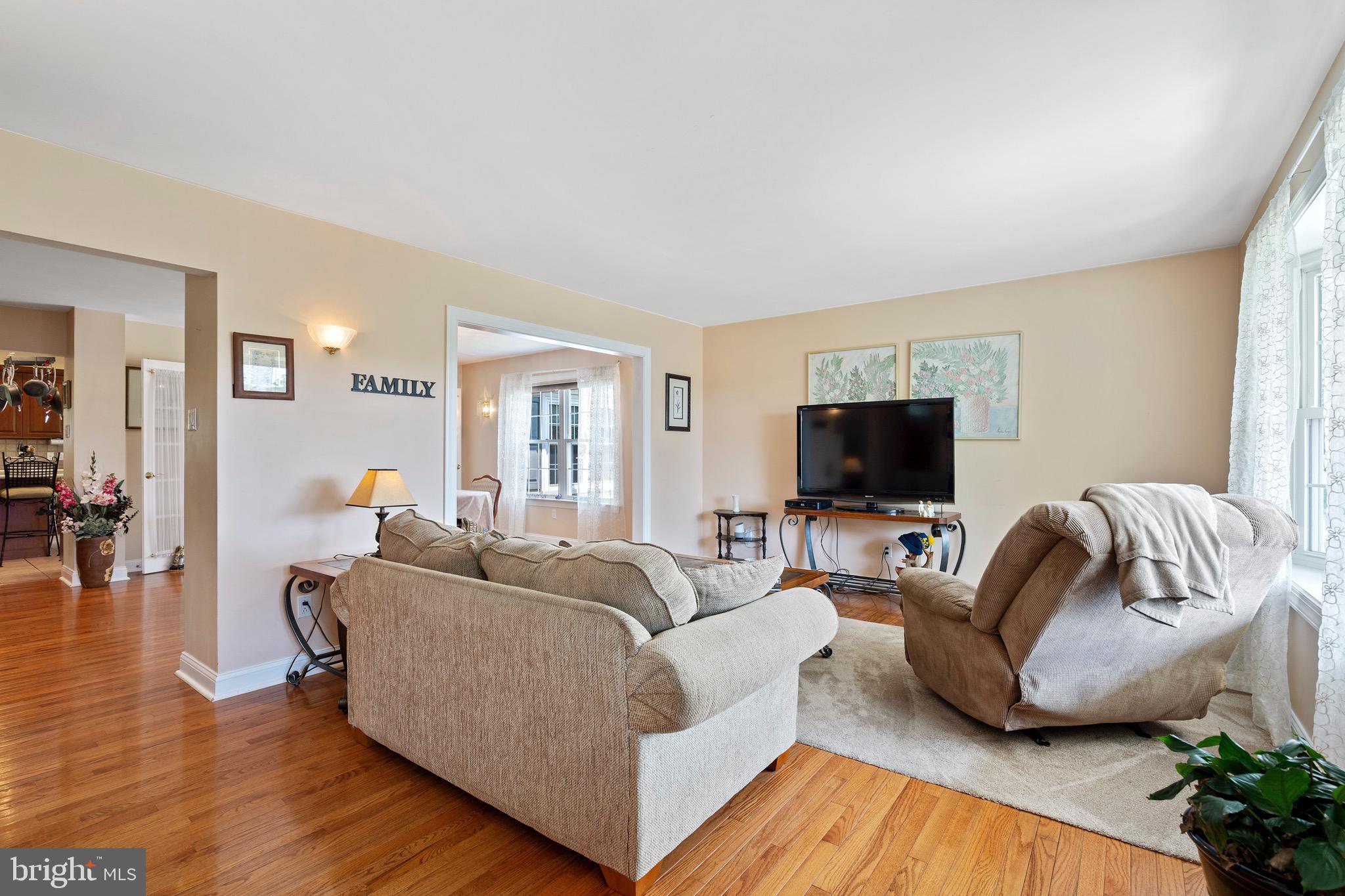 3272 Oak Road Huntingdon Valley, PA 19006 - Photo 8 of 61 Gallery Image 8