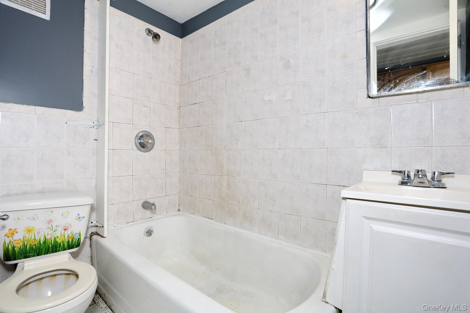 29 Fairview Avenue Spring Valley, NY 10977 - Photo 7 of 19 a bathroom with a toilet a sink a bath tub and a shower
