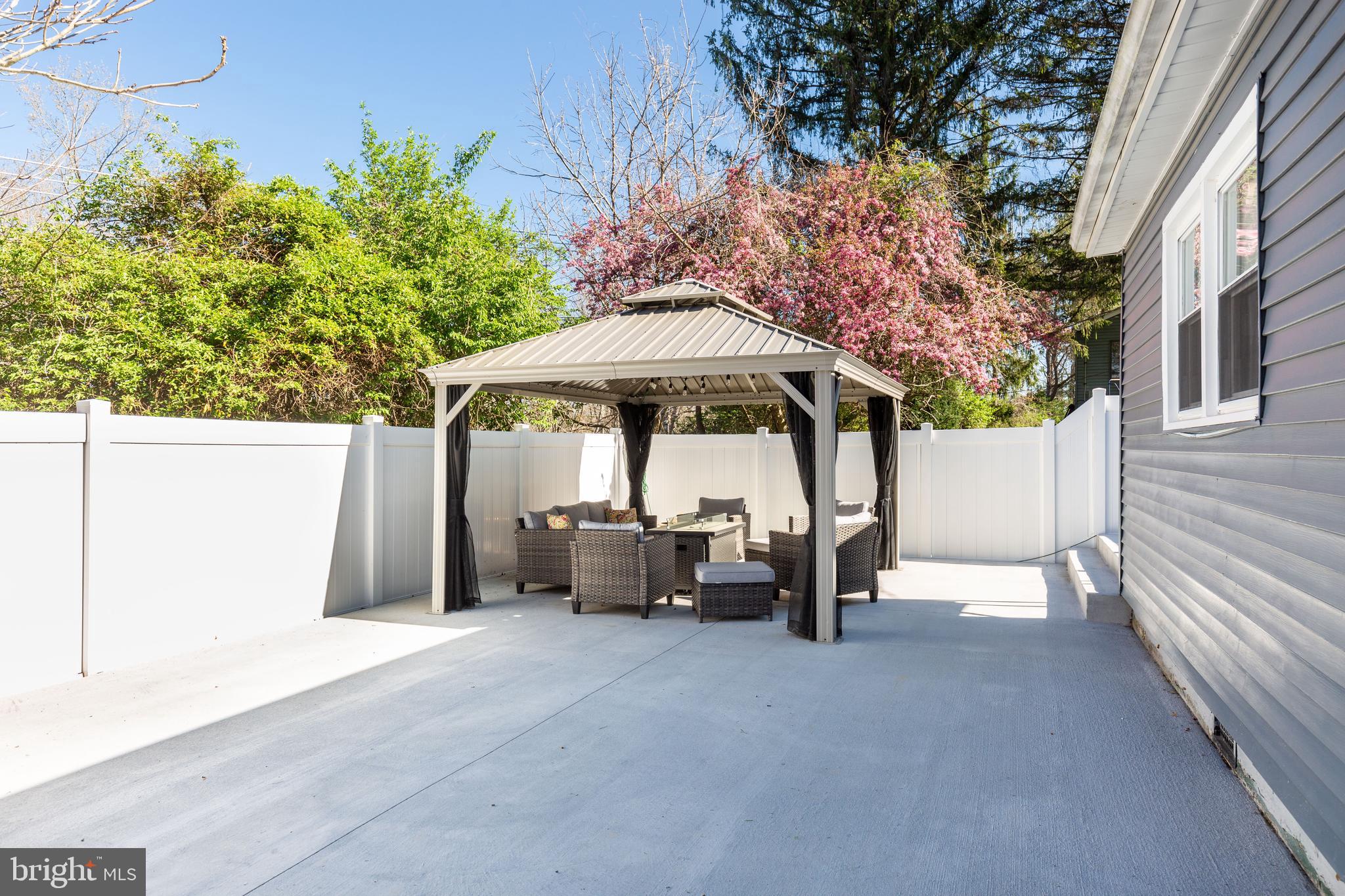New Patio & Privacy fencing