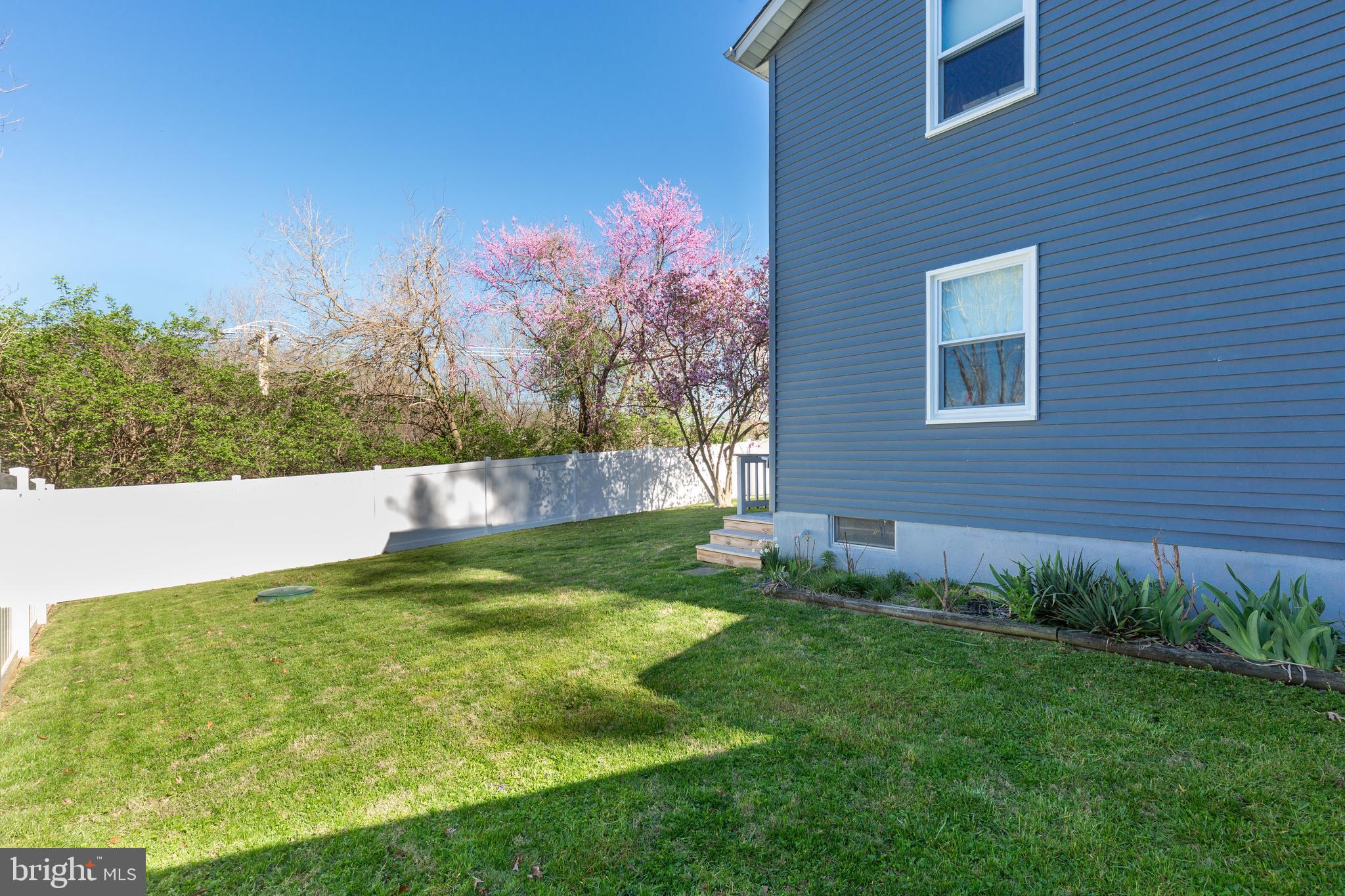 Level yard & Newer Septic