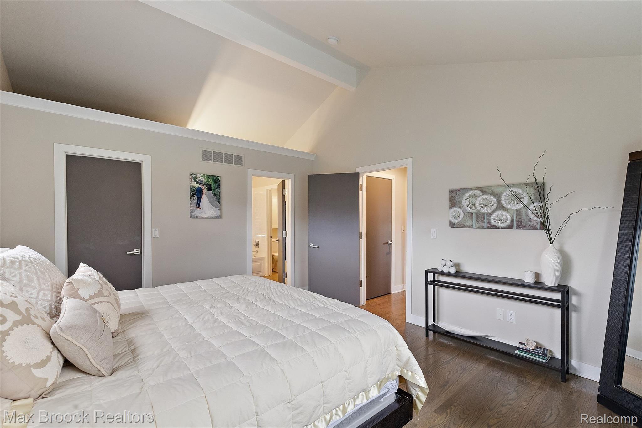 2665 Bembridge Road Royal Oak, MI 48073 - Photo 16 of 31 2665 Bembridge Rd-48.jpg