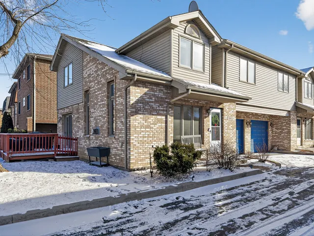 $249,900 | 7045 100th Street, Chicago Ridge, IL 60415