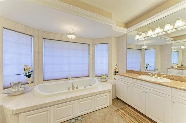 a view of livingroom with furniture