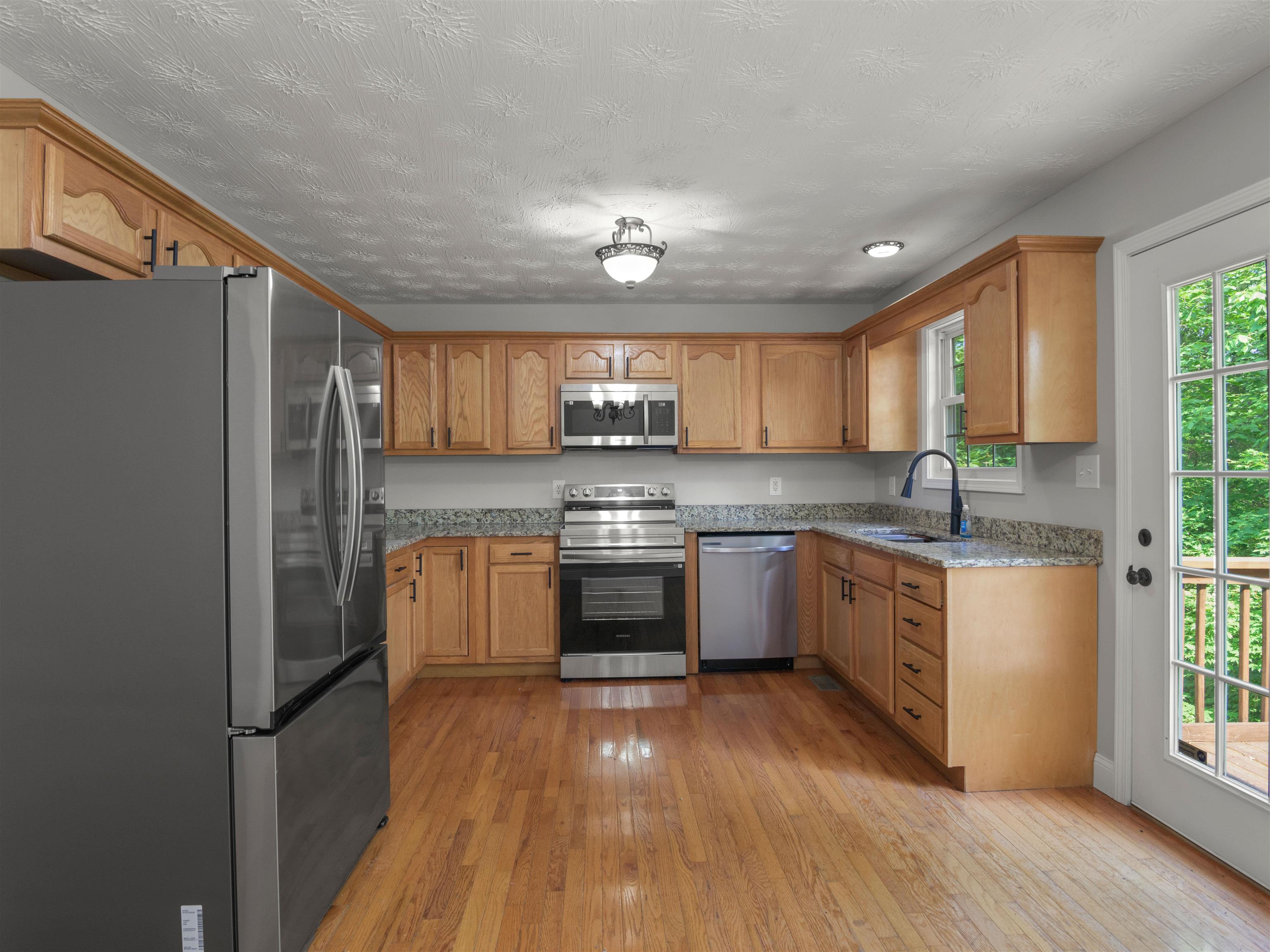 100 Oak Ridge Lane Huntington, WV 25704 - Photo 7 of 27 Gallery Image 7