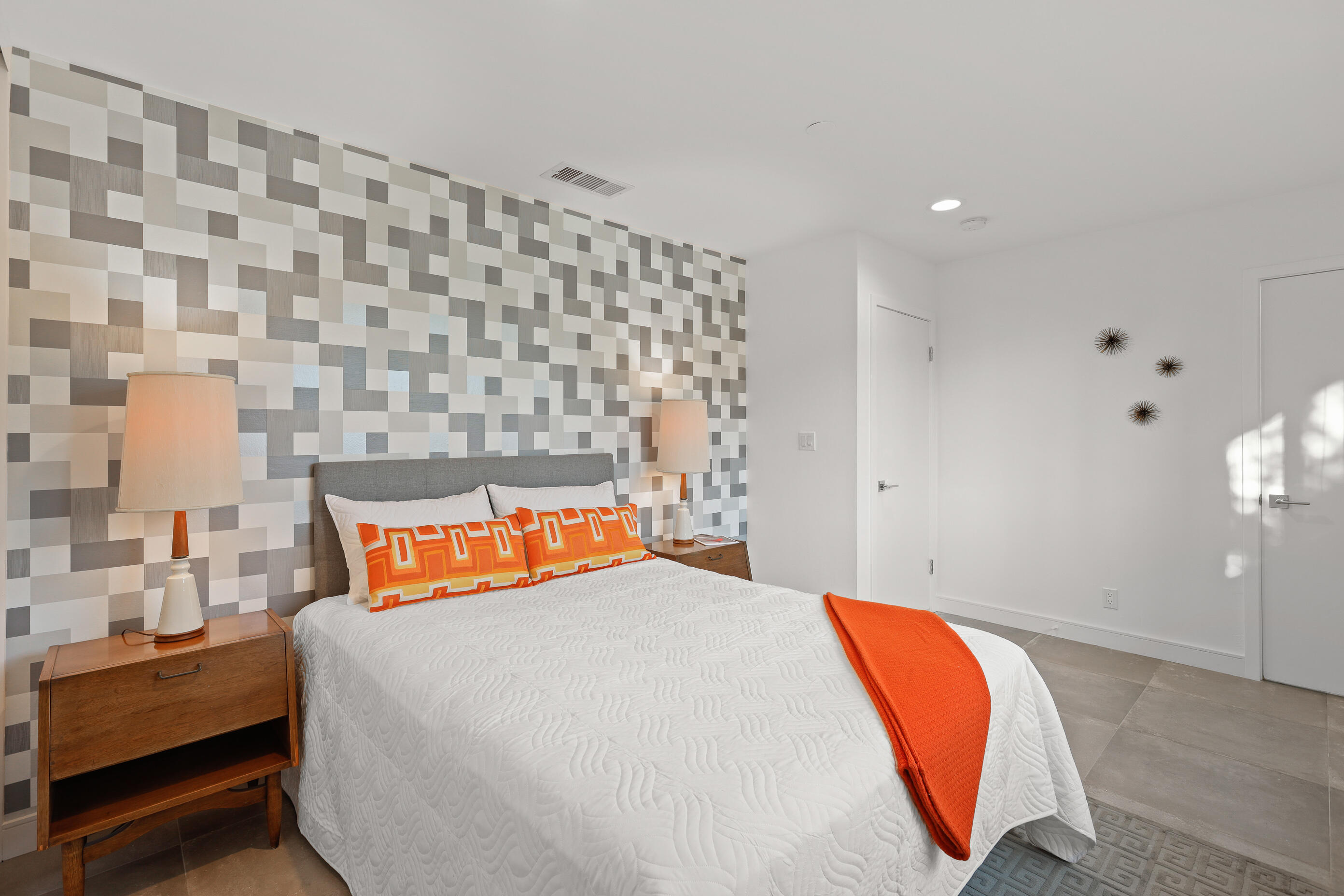 70170 Sun Valley Drive Rancho Mirage, CA 92270 - Photo 17 of 25 a bedroom with a bed and lamp