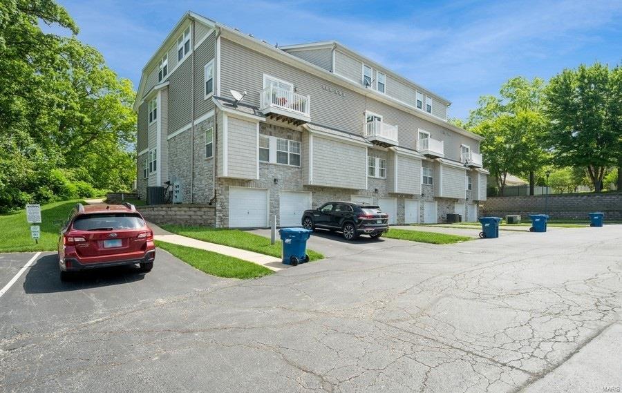 16345 Justus Post Road, Unit 6 Chesterfield, MO 63017 - Photo 3 of 15 Gallery Image 3