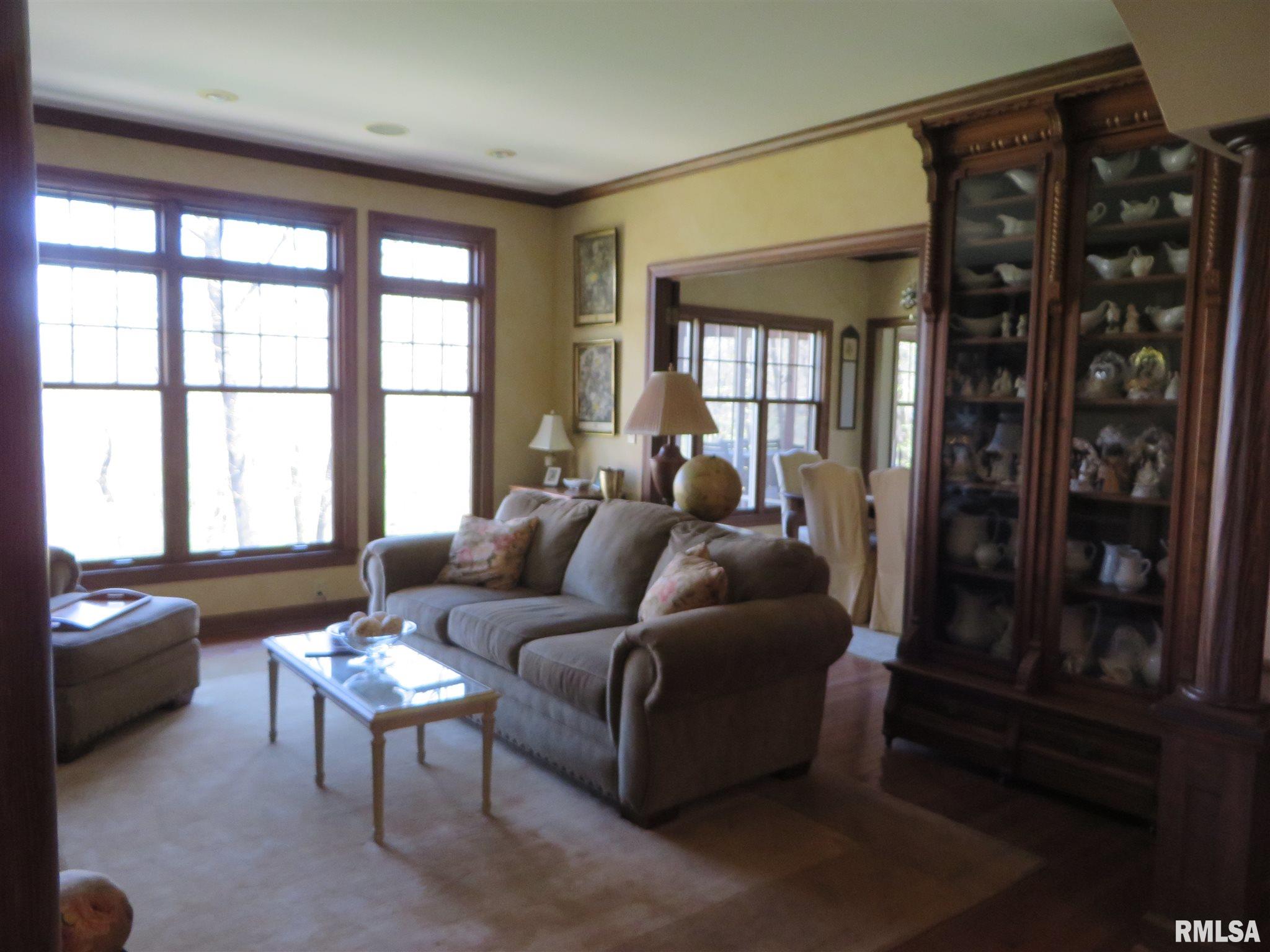 412 Timber Creek Road Jacksonville, IL 62650 - Photo 4 of 50 Gallery Image 4