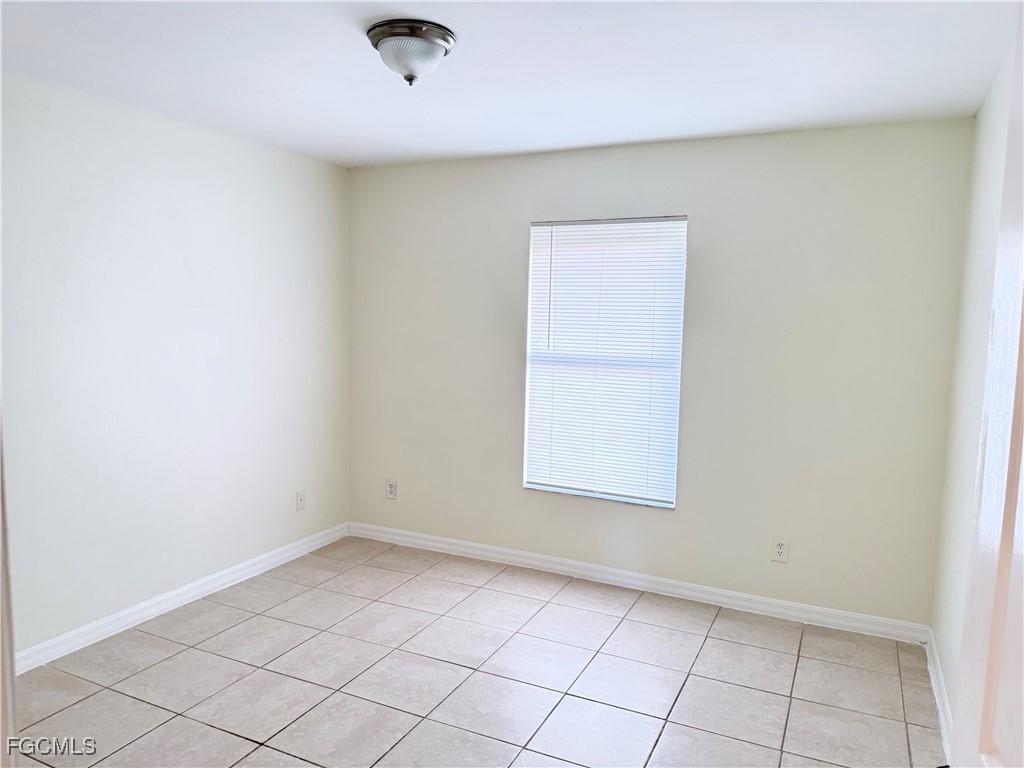 4731 24th Street Southwest Lehigh Acres, FL 33973 - Photo 4 of 8 an empty room with a window
