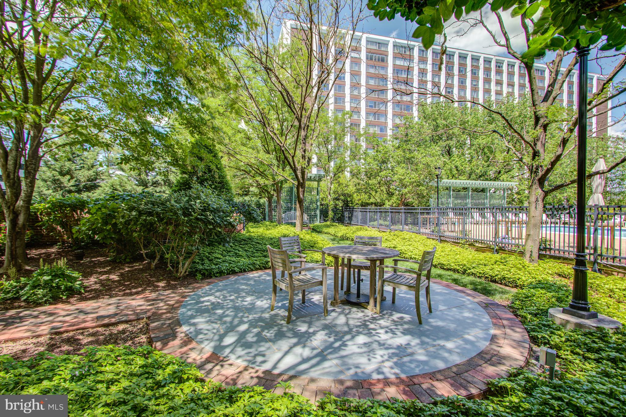 11700 Old Georgetown Road, Unit 214 Rockville, MD 20852 - Photo 40 of 44 a backyard of a house with table and chairs