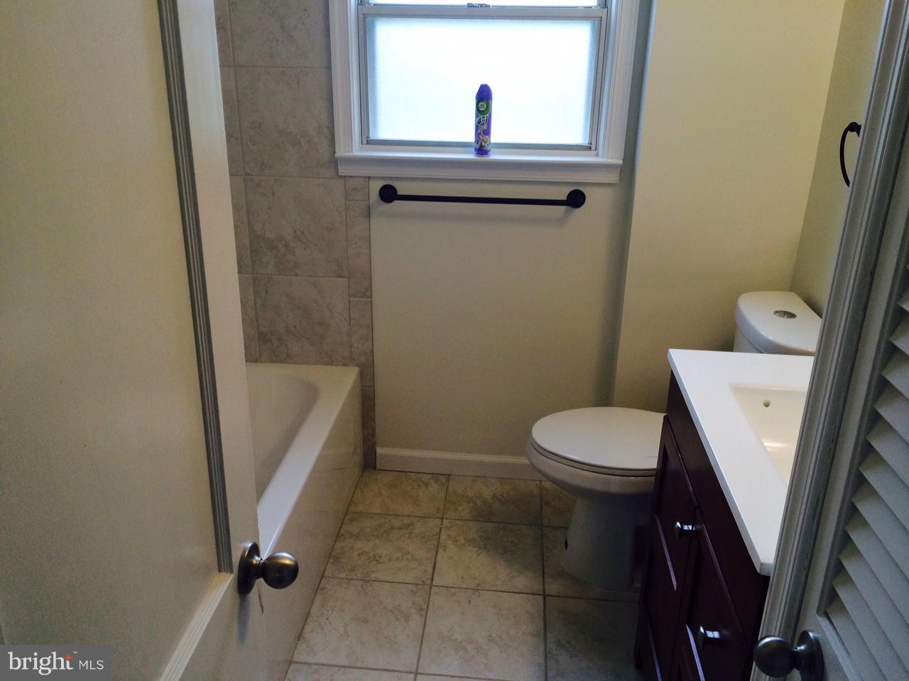 1903 Sunberry Road Baltimore, MD 21222 - Photo 18 of 24 Bath