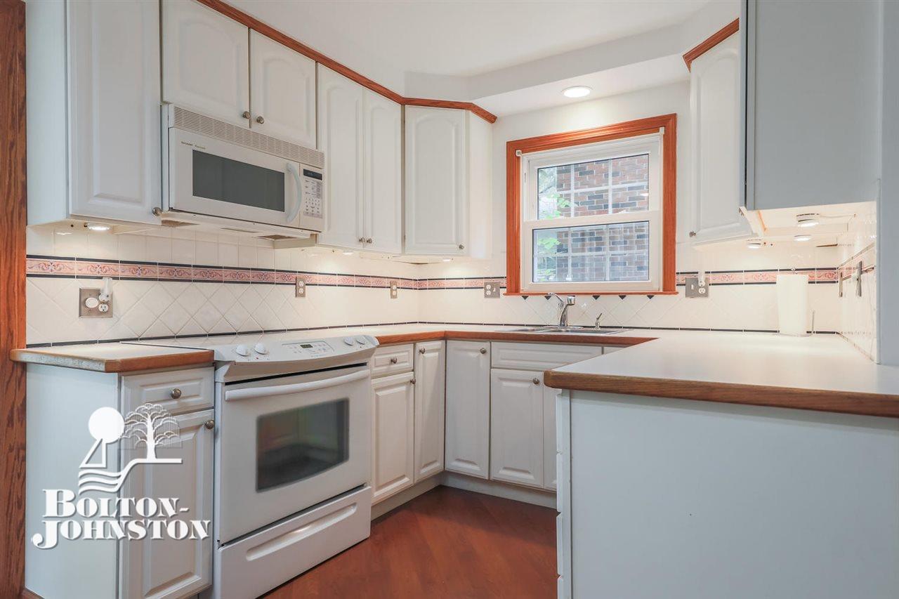 1948 Broadstone Road Grosse Pointe Woods, MI 48236 - Photo 11 of 20