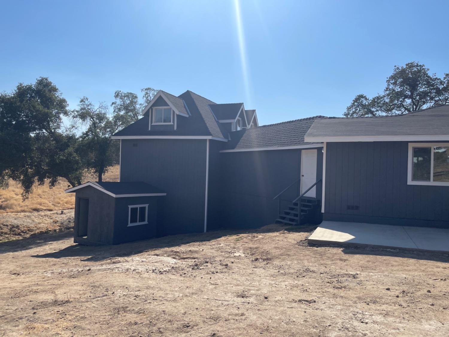 28369 Road 400 Madera, CA 93636 - Photo 32 of 33 a front view of a house