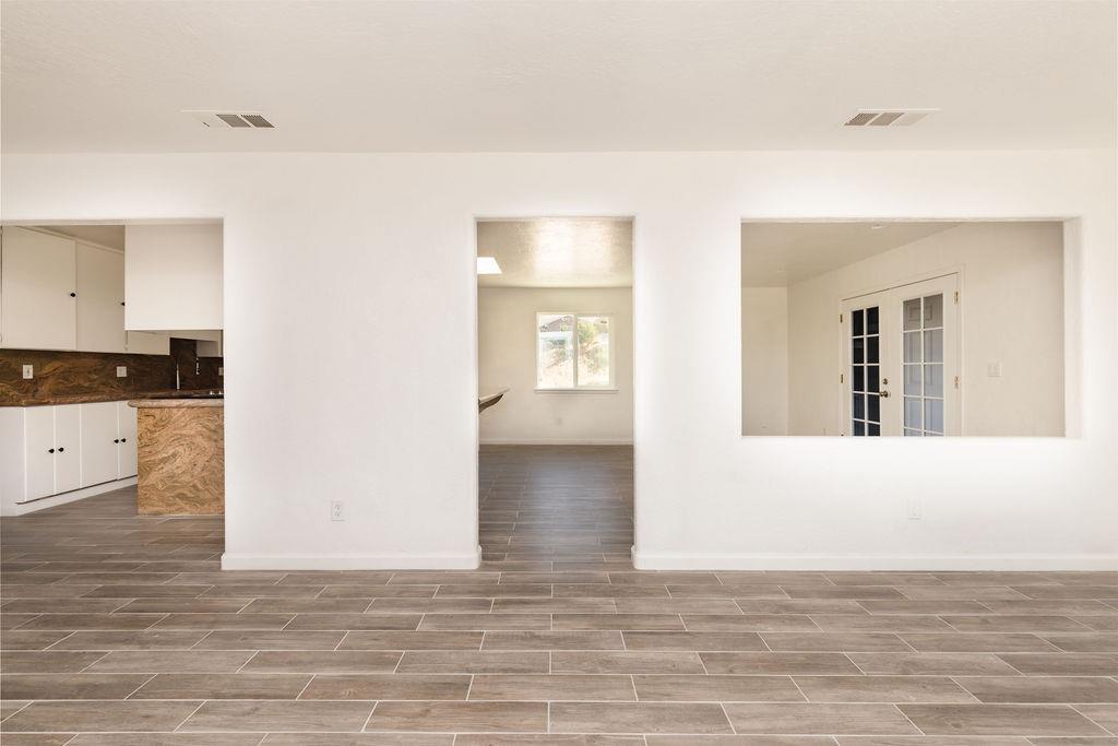 28369 Road 400 Madera, CA 93636 - Photo 6 of 33 a view of livingroom with kitchen