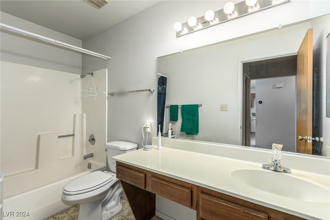 6501 West Pearcrest Road Las Vegas, NV 89108 - Photo 16 of 20 Guest Bath