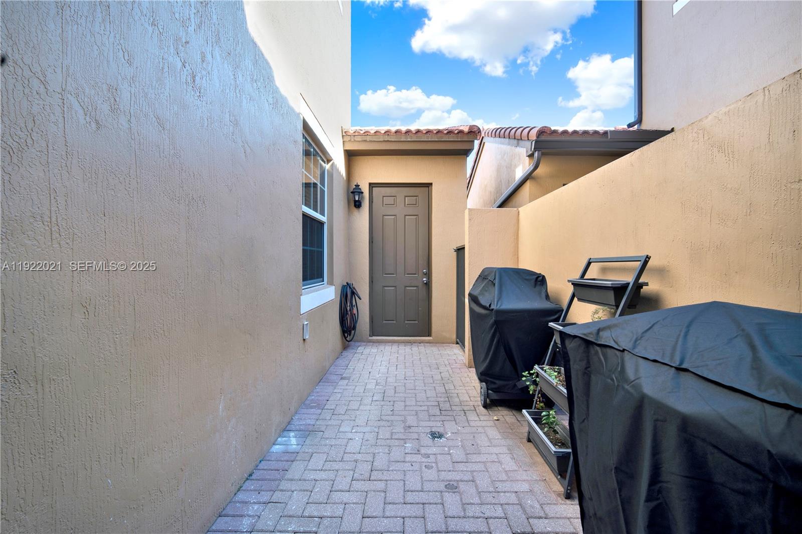 1121 Southwest 147th Terrace Pembroke Pines, FL 33027 - Photo 25 of 32 a view of a hallway with seating space