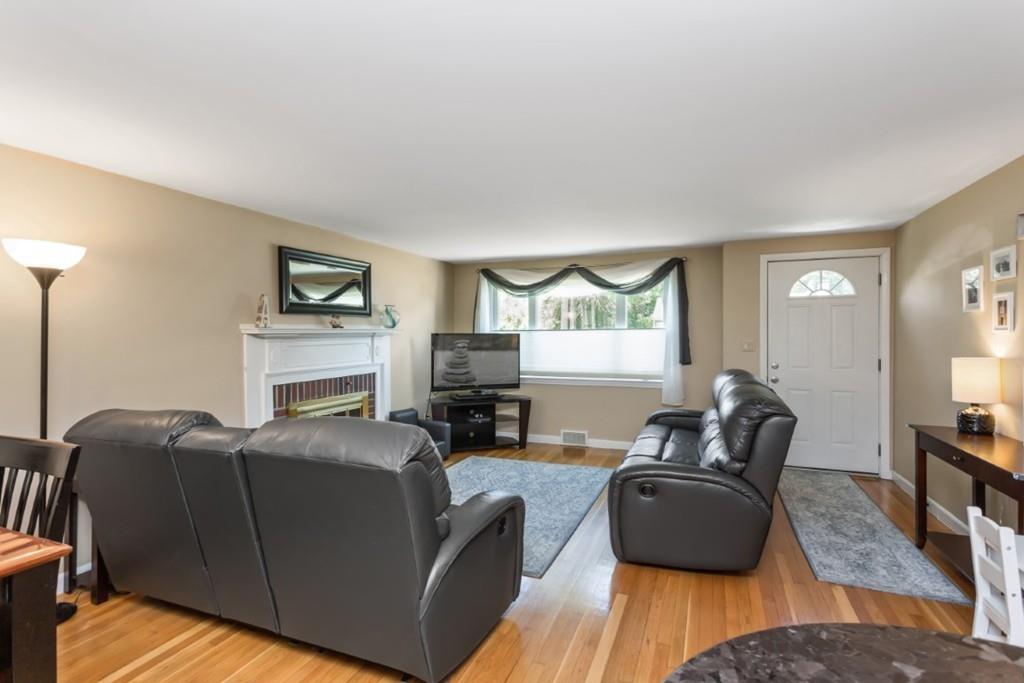 43 Brookfield Road Andover, MA 01810 - Photo 6 of 28 Gallery Image 6