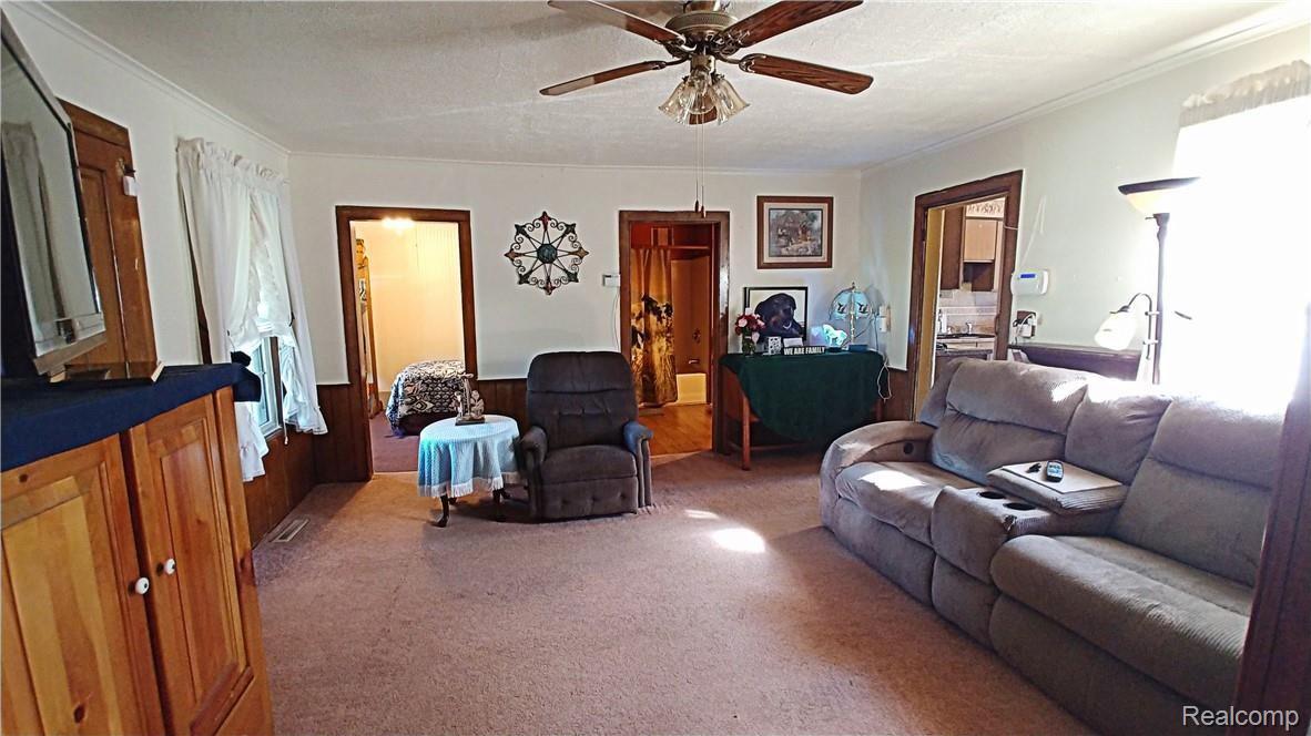 16075 Arnold Road Gregory, MI 48137 - Photo 22 of 54 4a Living Room.jpg