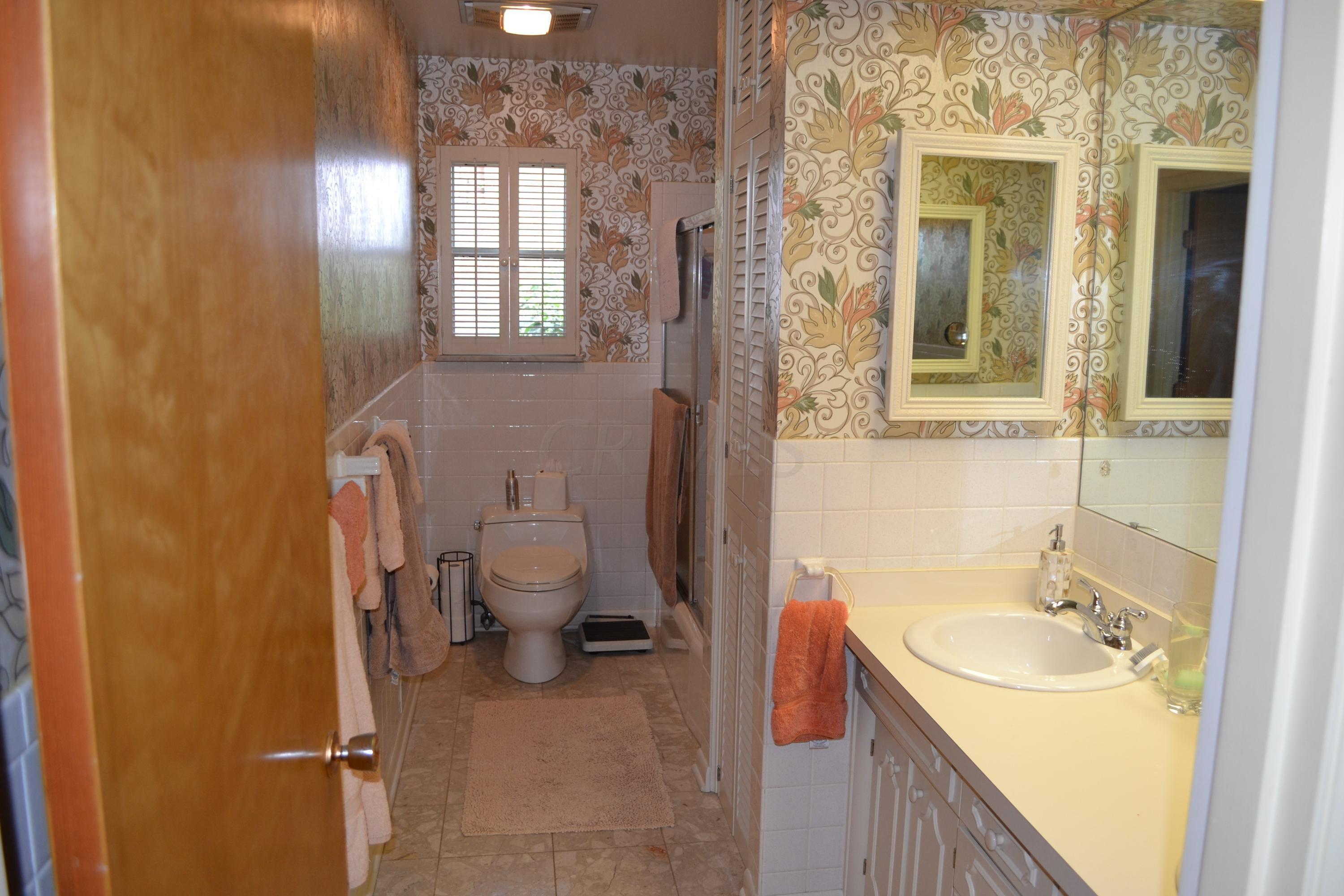 4290 Harborough Road Columbus, OH 43220 - Photo 10 of 14