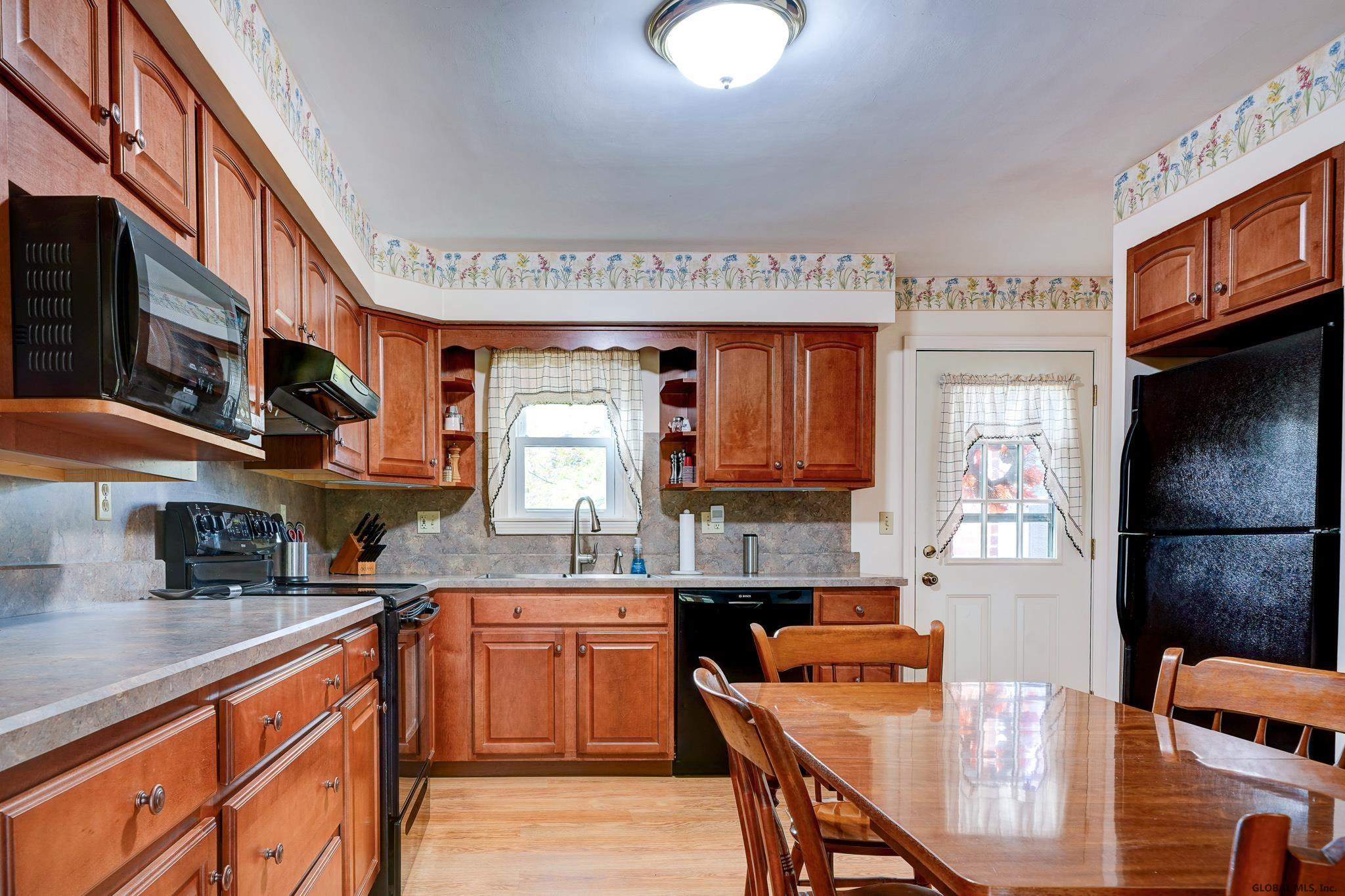 1078 Mohawk Road Niskayuna, NY 12309 - Photo 7 of 34 Photo 7