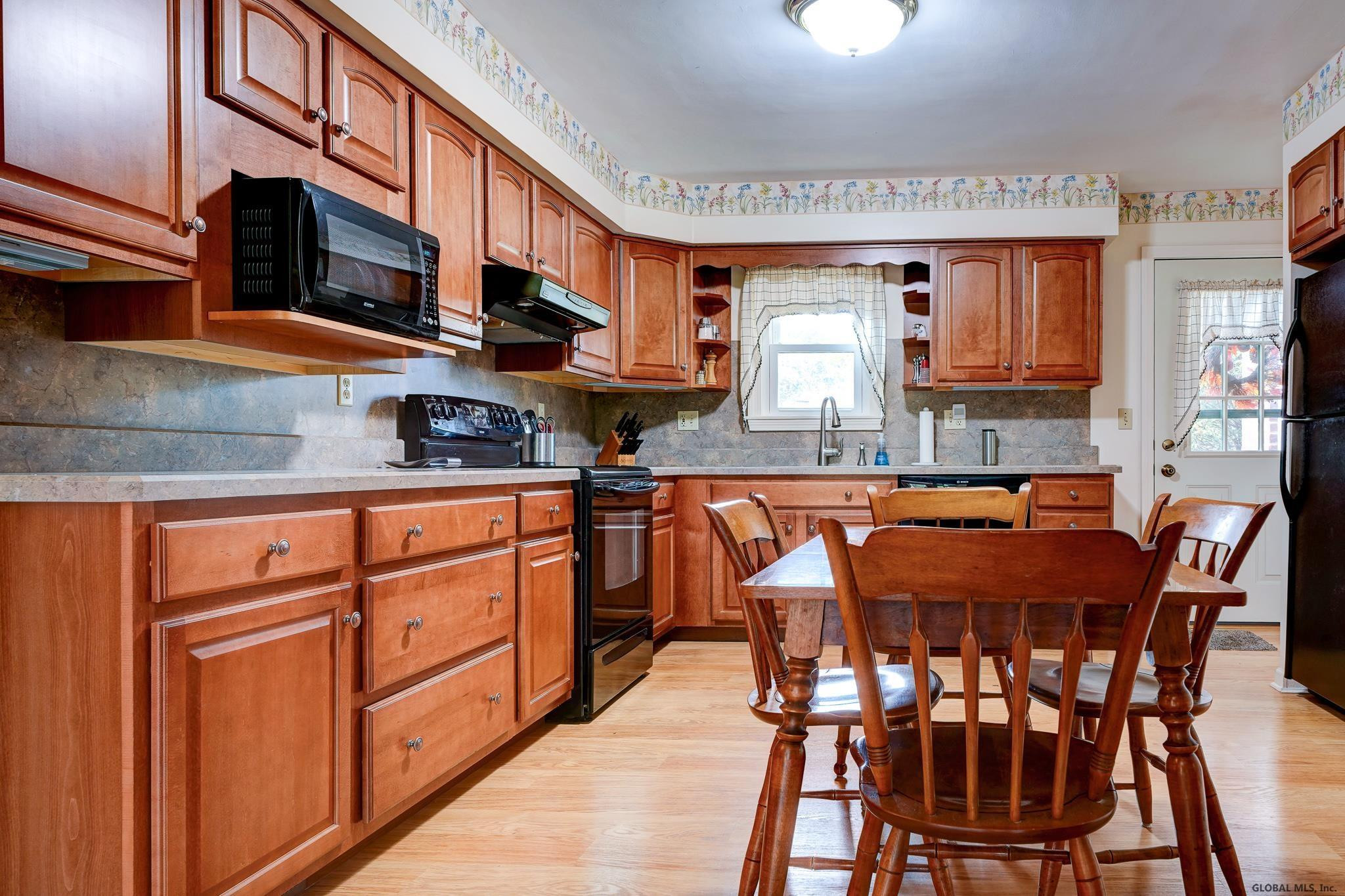 1078 Mohawk Road Niskayuna, NY 12309 - Photo 8 of 34 Photo 8