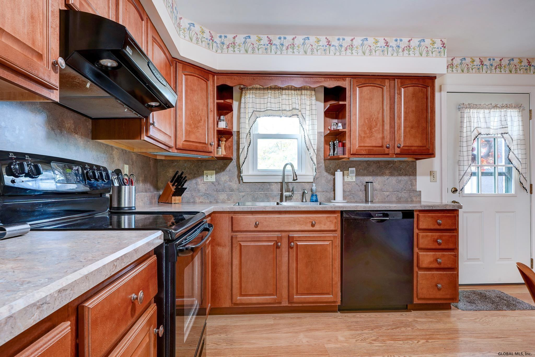 1078 Mohawk Road Niskayuna, NY 12309 - Photo 10 of 34 Photo 10