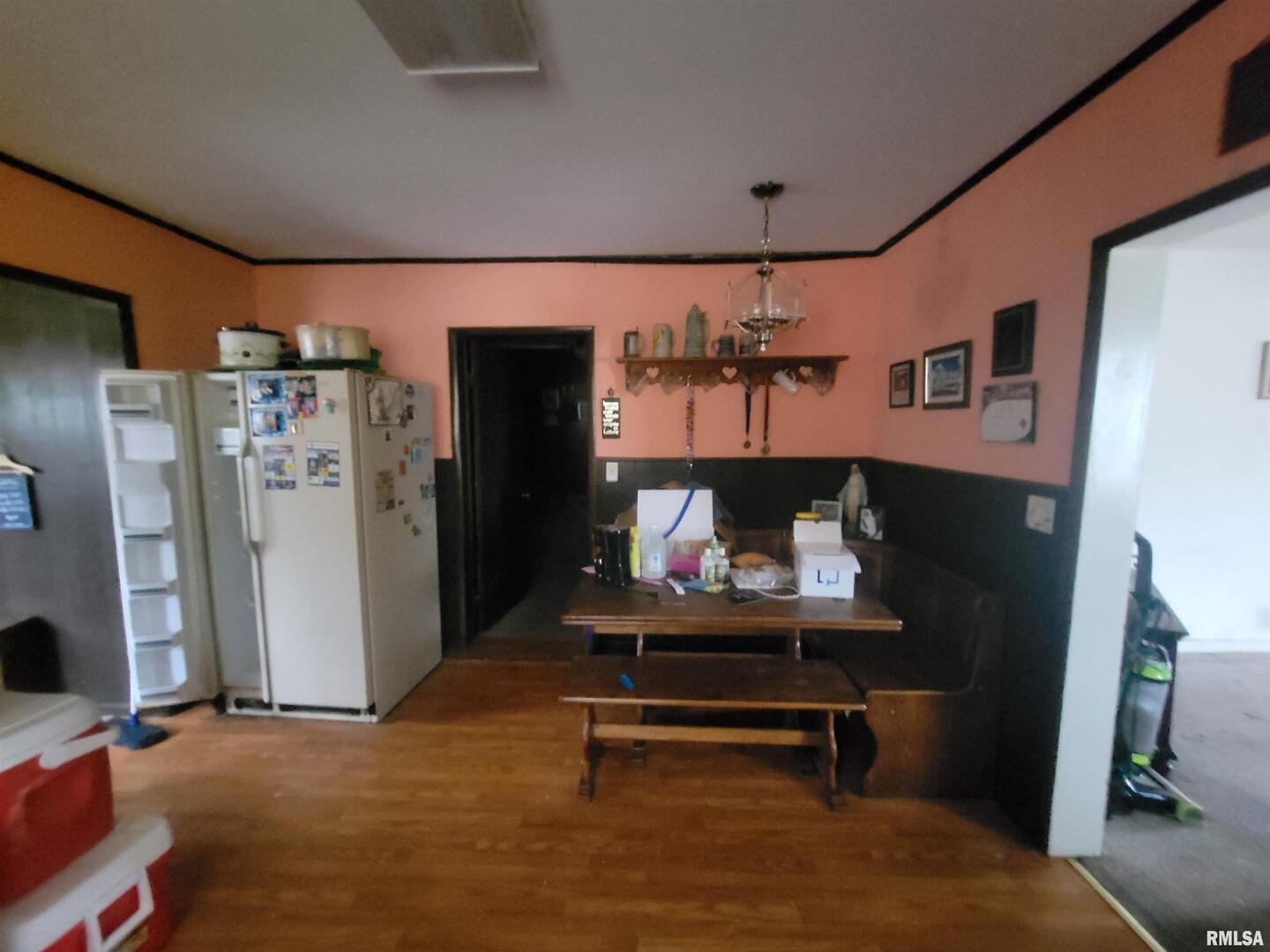 905 West Monroe Street Herrin, IL 62948 - Photo 9 of 14 a living room with furniture and a lamp