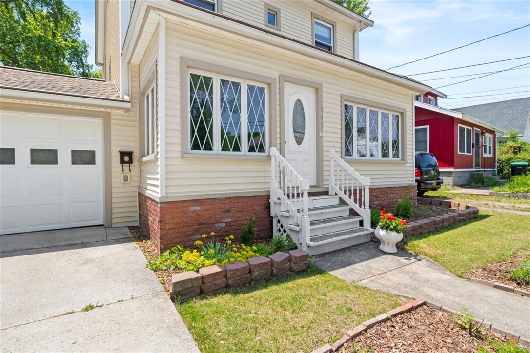 247 Point Pleasant Road Irondequoit, NY 14622 - Photo 3 of 39