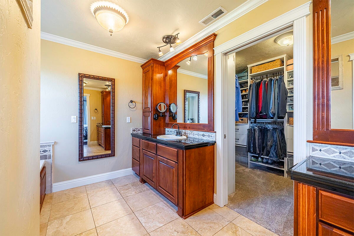 3343 Lone Pine Road Medford, OR 97504 - Photo 8 of 47 Primary Ensuite Featuring Double Vanities, Travertine Floors & Walk-In Closet