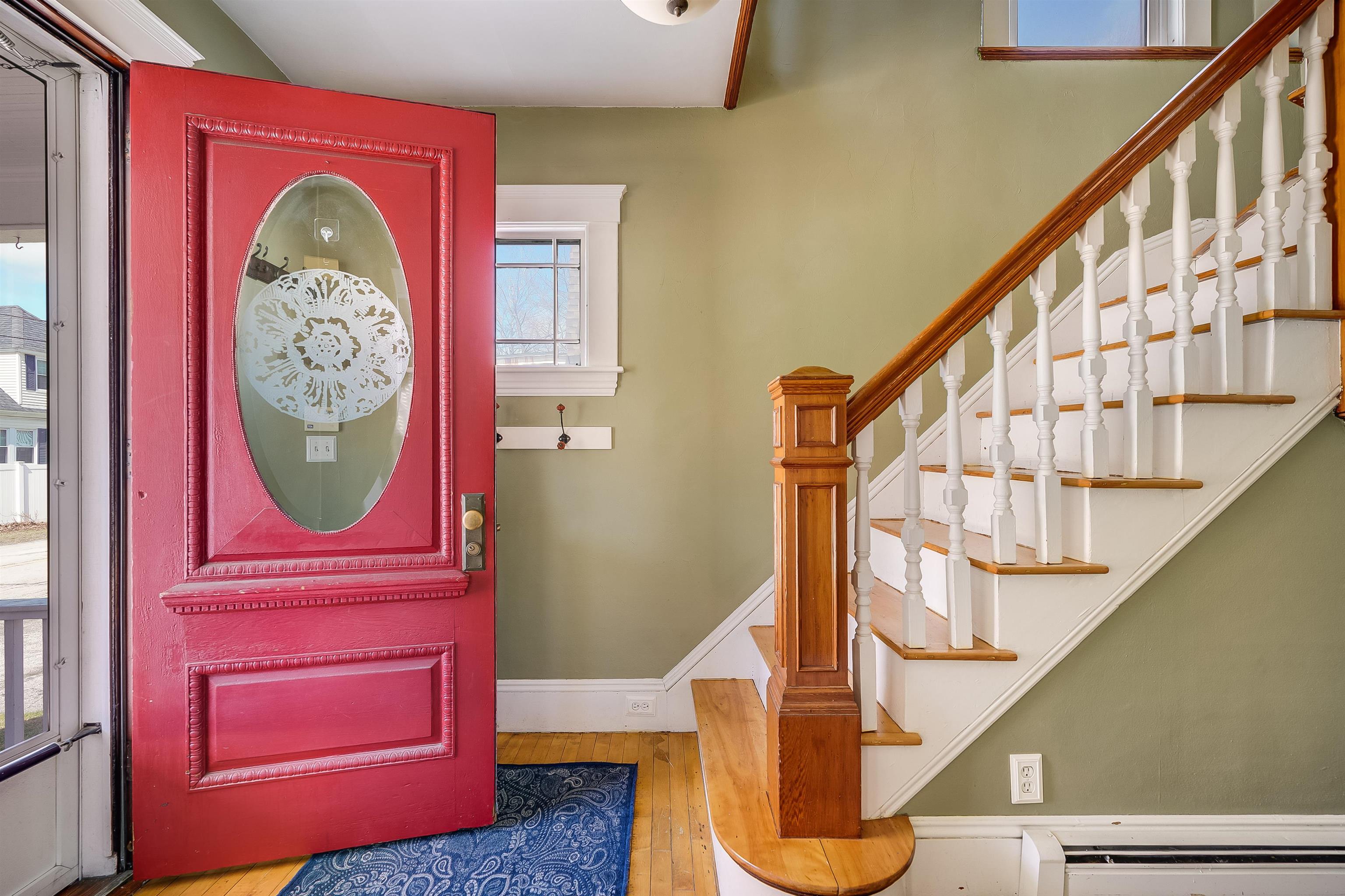 24 Fifield Street Nashua, NH 03060 - Photo 2 of 32