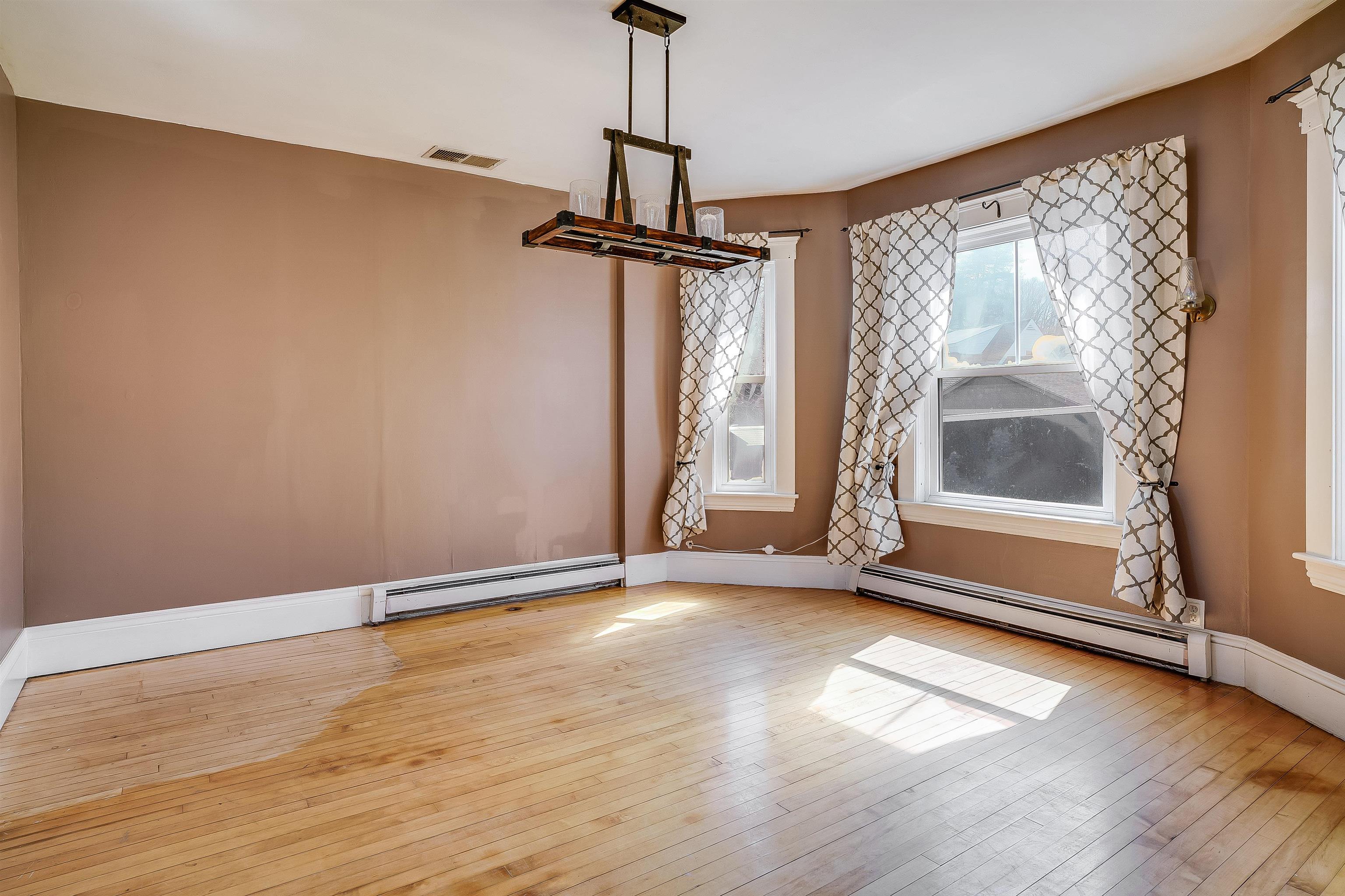 24 Fifield Street Nashua, NH 03060 - Photo 7 of 32