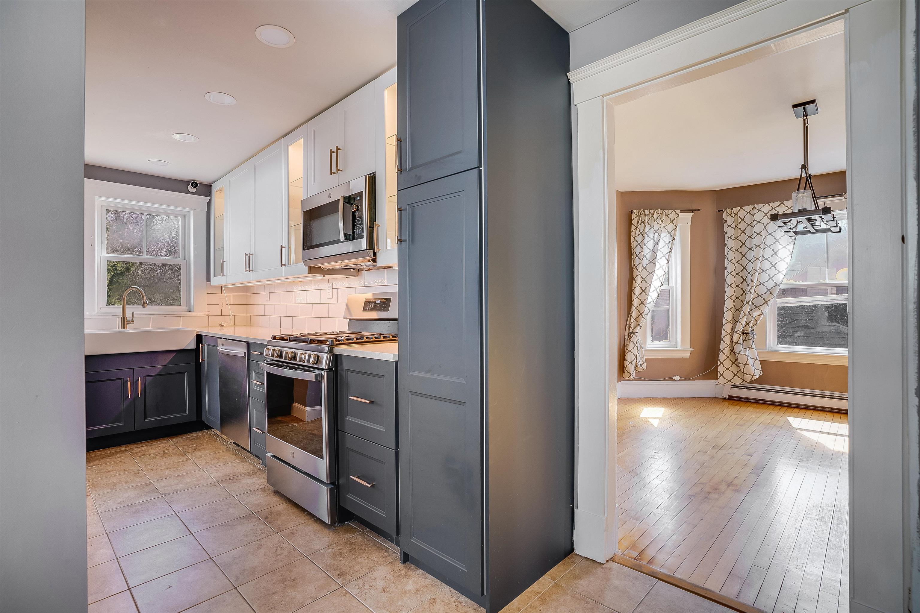 24 Fifield Street Nashua, NH 03060 - Photo 9 of 32