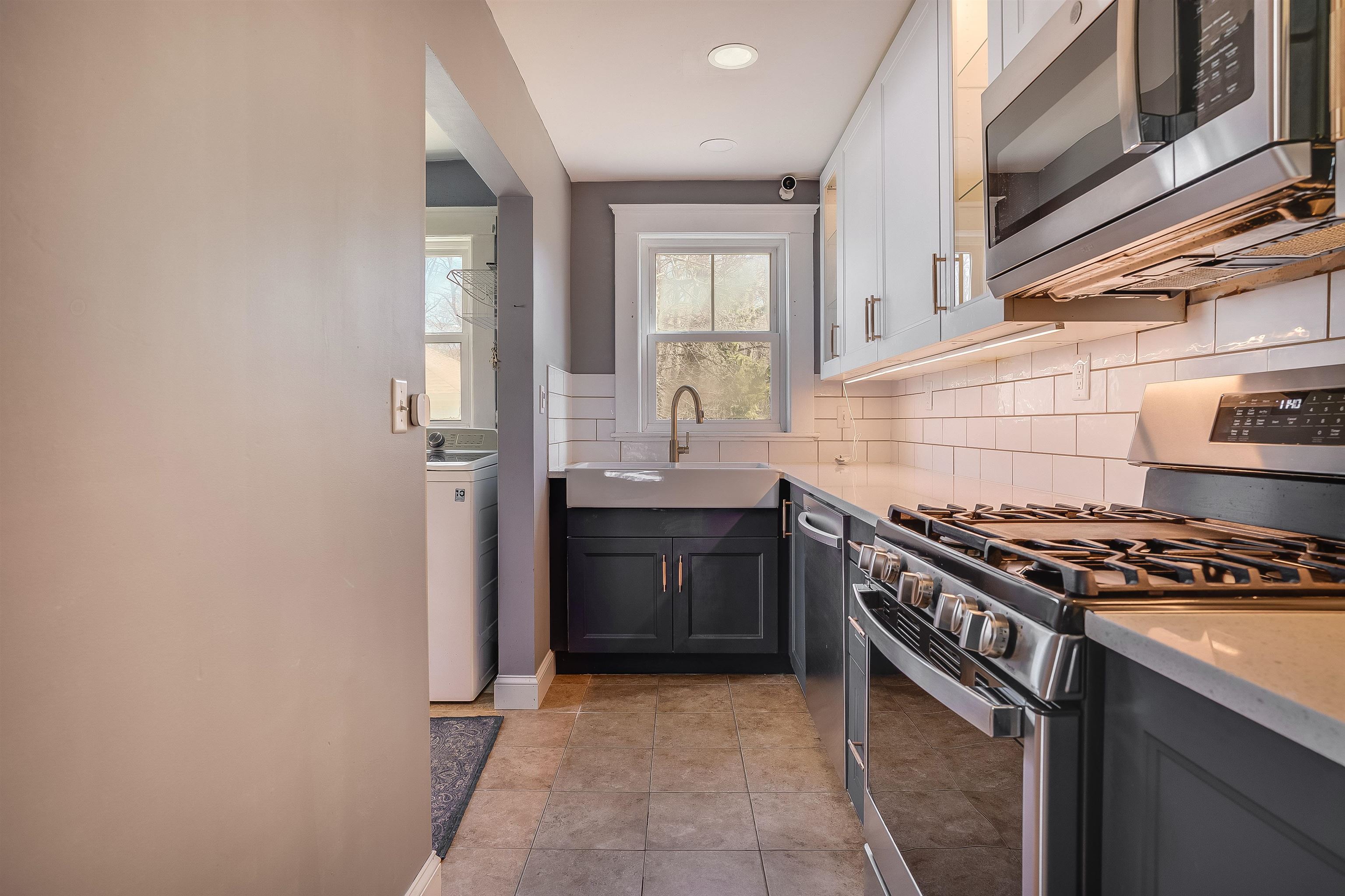 24 Fifield Street Nashua, NH 03060 - Photo 10 of 32