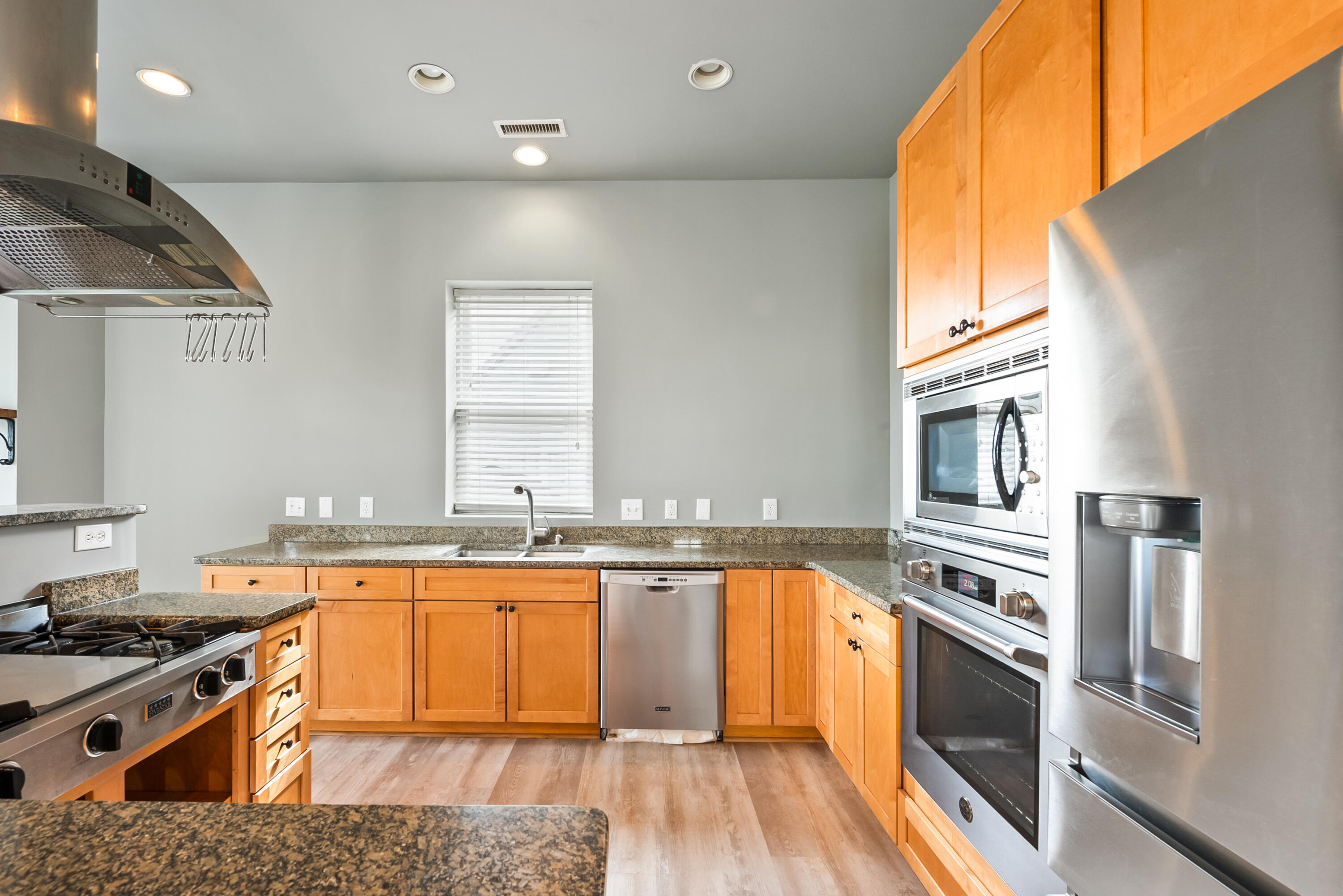928 West Oceanview Road Charleston, SC 29412 - Photo 6 of 92 DSC_5793