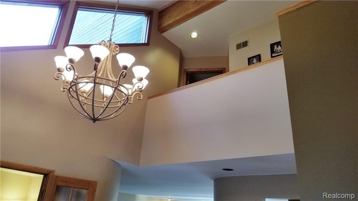 3379 Edmunton Drive Rochester, MI 48306 - Photo 5 of 49 20180914_174030.jpg