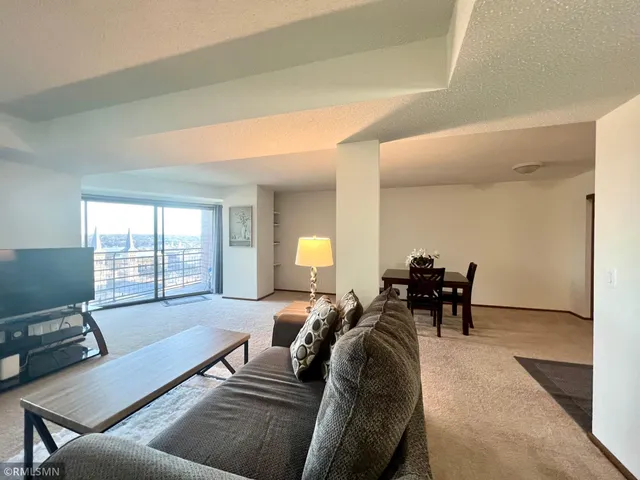 $125,000 | 26 West 10th Street, Unit 1807, St. Paul, MN 55102