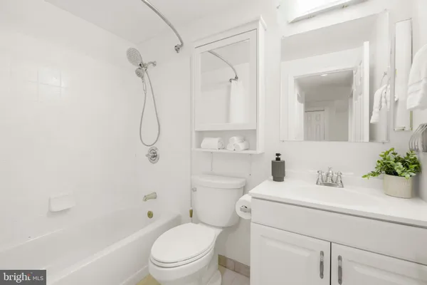 $1,949 | 2611 Adams Mill Road Northwest, Unit 306, Washington, DC 20009