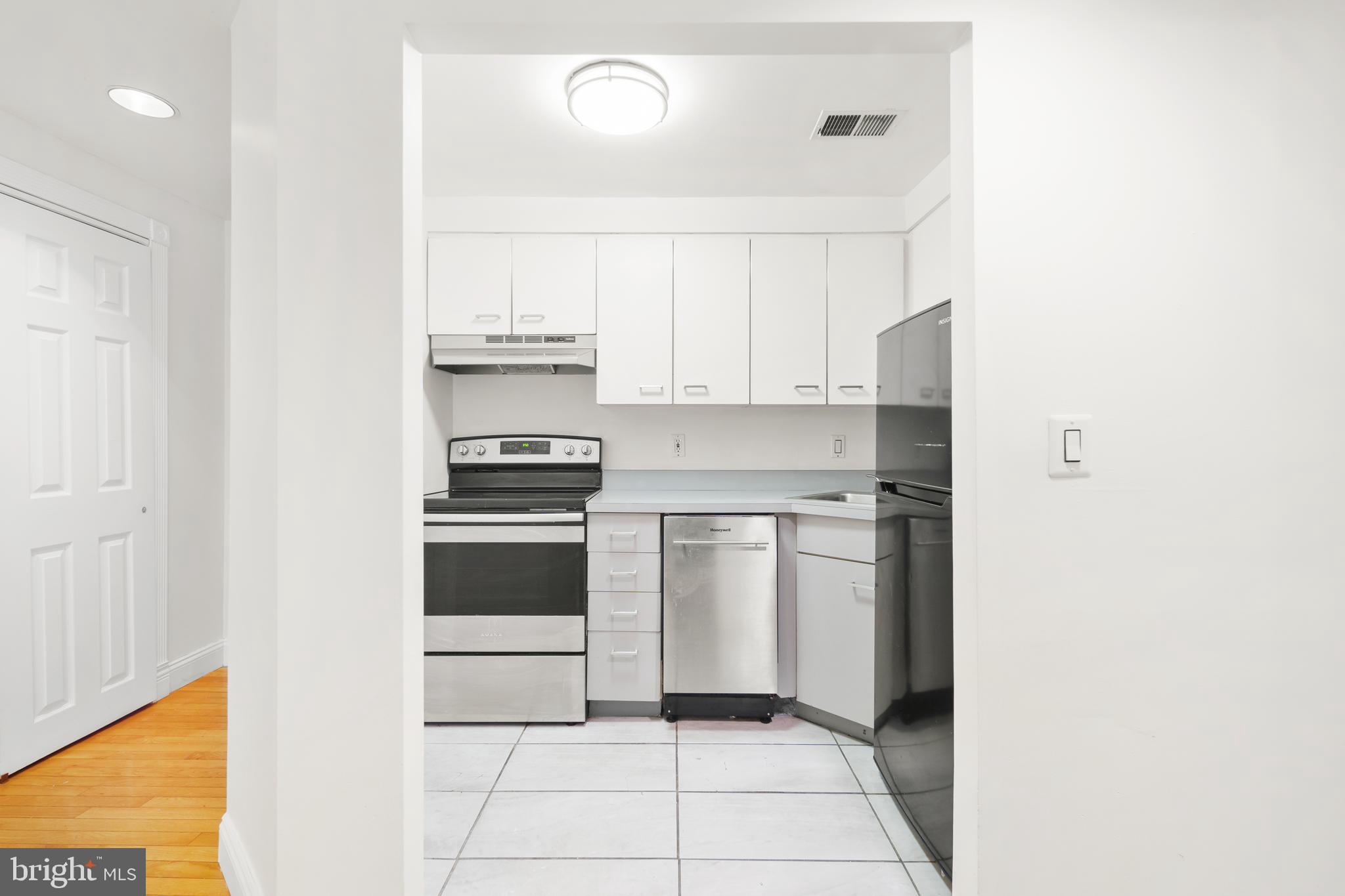 2611 Adams Mill Road Northwest, Unit 306 Washington, DC 20009 - Photo 8 of 23