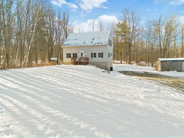 $340,000 | 62 Main Street, Vassalboro, ME 04989