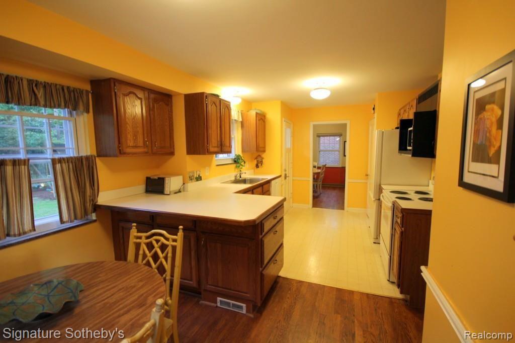 3540 Wakefield Road Berkley, MI 48072 - Photo 11 of 26