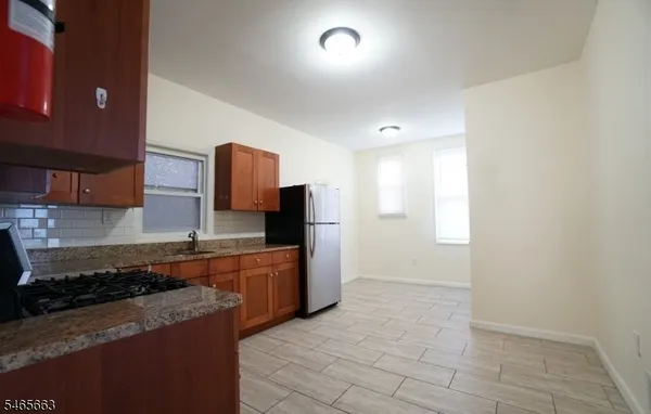 $1,350 | 290 North 6th Street, Unit 3, Newark, NJ 07107
