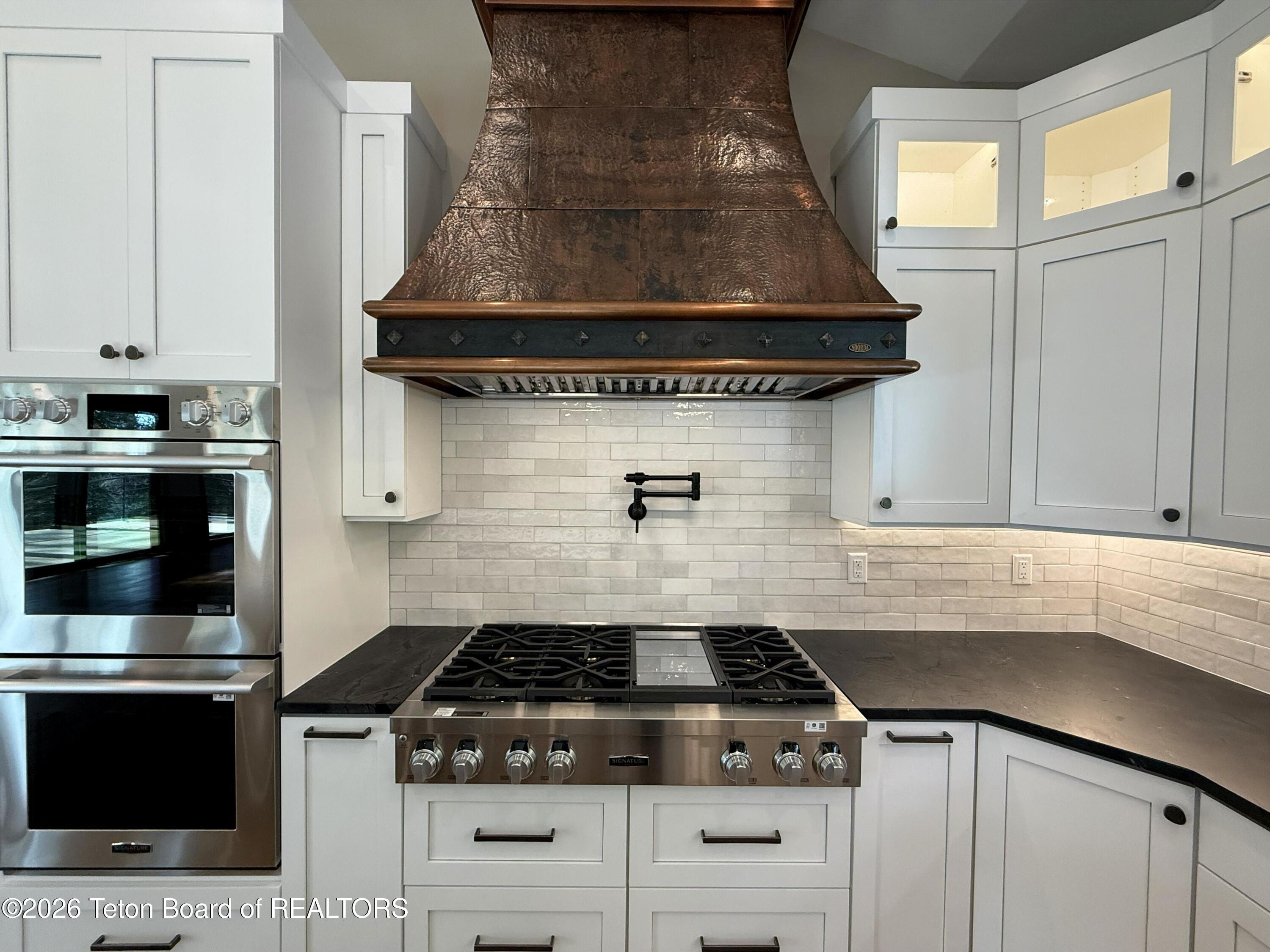 5727 Forest Ridge Road Victor, ID 83455 - Photo 16 of 56 Kitchen